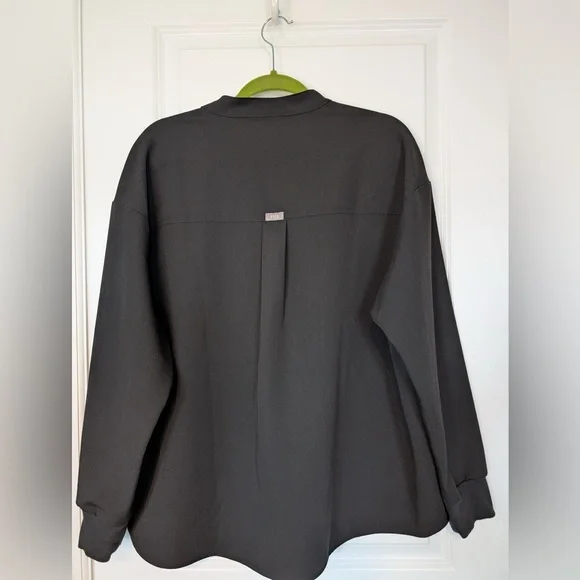 Figs Women’s Rafaela Oversized Longsleeve Scrub Top Black Size XL - Picture 4 of 10